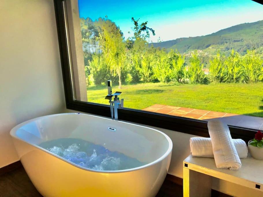 Casa Nueva En Vigo Rural Mos Con Jacuzzi Y Chimenea Para Escapada Romantica 폰테베드라 외부 사진