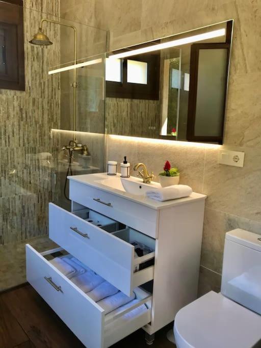Casa Nueva En Vigo Rural Mos Con Jacuzzi Y Chimenea Para Escapada Romantica 폰테베드라 외부 사진